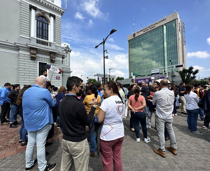 Evacúan edificios de UdeG tras los sismos con epicentro en la Costa Sur de Jalisco