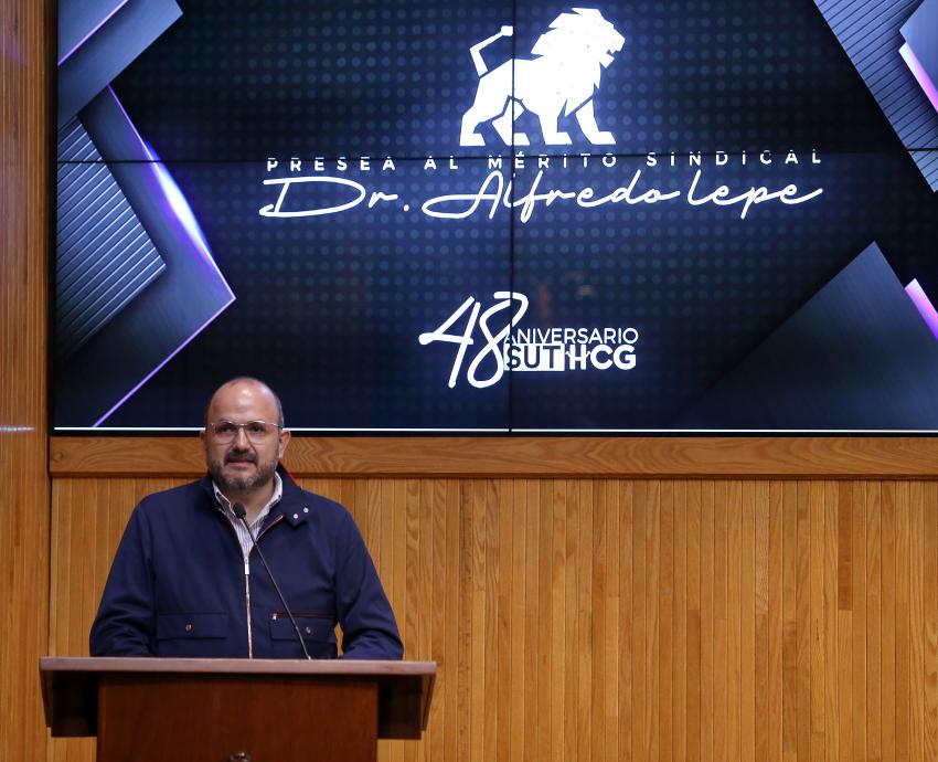 Entrega Rector General reconocimientos a 80 trabajadoras y trabajadores del HCG