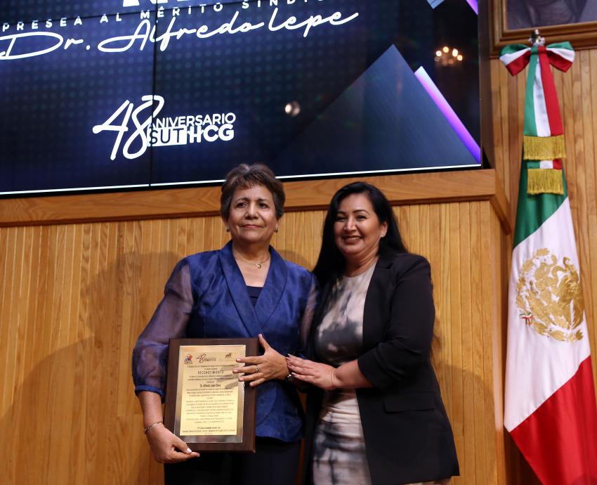 Entrega Rector General reconocimientos a 80 trabajadoras y trabajadores del HCG