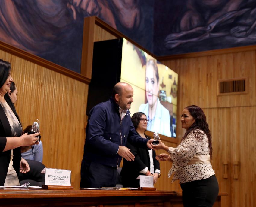 Entrega Rector General reconocimientos a 80 trabajadoras y trabajadores del HCG