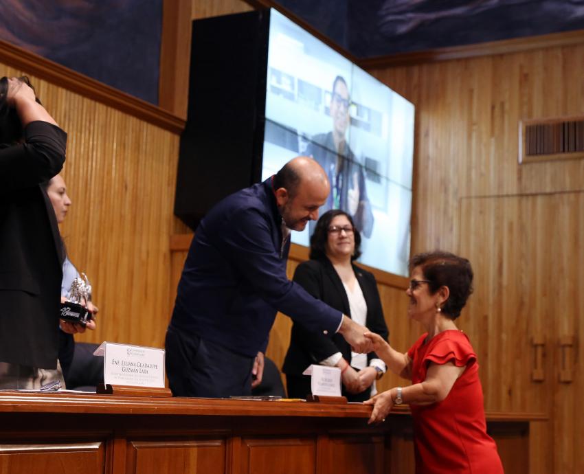 Entrega Rector General reconocimientos a 80 trabajadoras y trabajadores del HCG