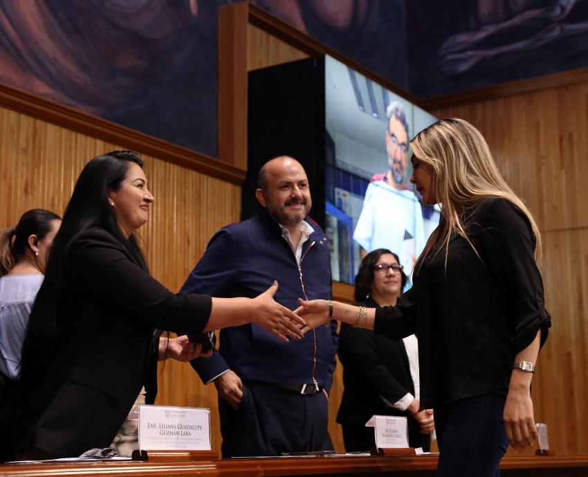 Entrega Rector General reconocimientos a 80 trabajadoras y trabajadores del HCG