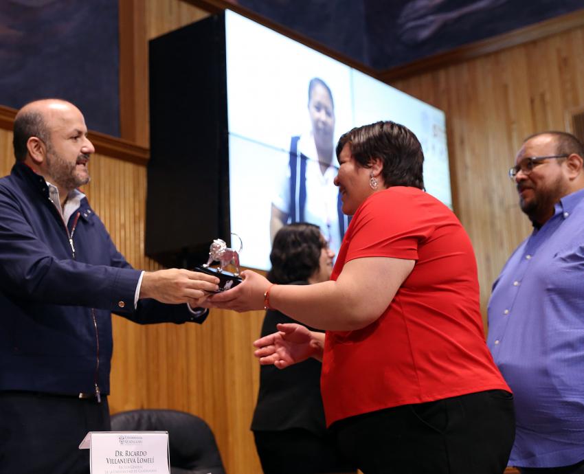 Entrega Rector General reconocimientos a 80 trabajadoras y trabajadores del HCG