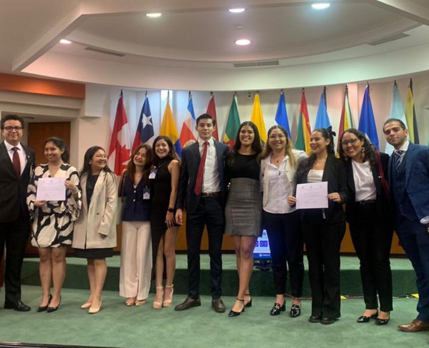 Estudiantes del CUCSH ganan concursos universitarios de litigios de la UNAM y Acodi