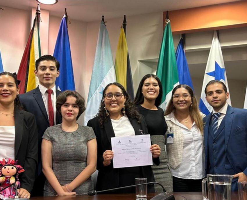 Estudiantes del CUCSH ganan concursos universitarios de litigios de la UNAM y Acodi