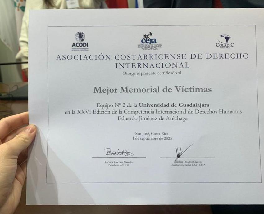 Estudiantes del CUCSH ganan concursos universitarios de litigios de la UNAM y Acodi