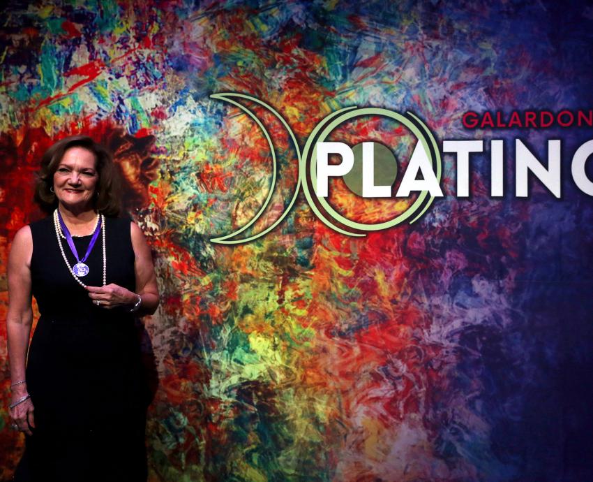 Entregan medallas a nominados de la primera edición “Galardones Platino en Guadalajara”