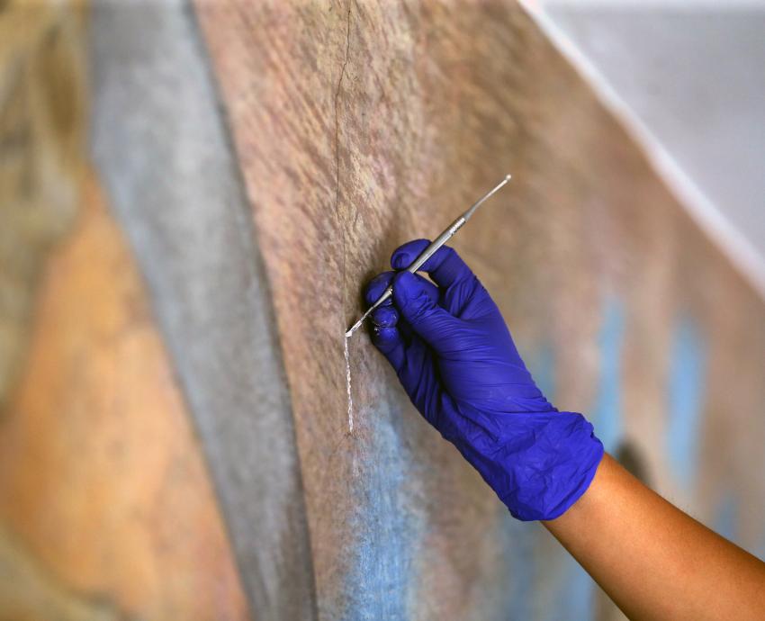 Avanzan trabajos de restauración en murales de José Atanasio Monroy en CUCEI