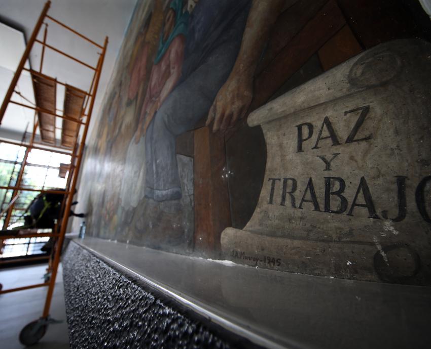 Avanzan trabajos de restauración en murales de José Atanasio Monroy en CUCEI