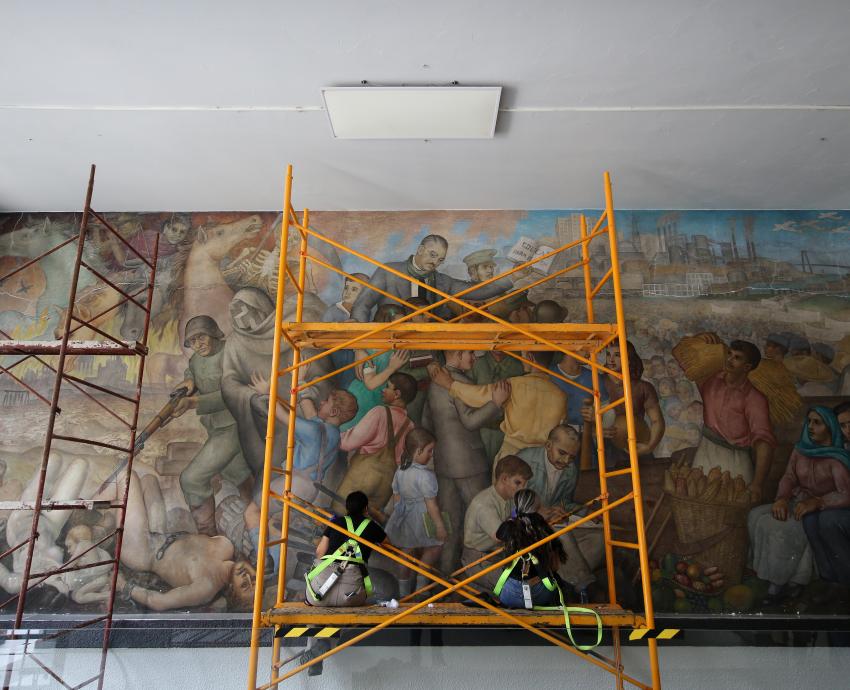 Avanzan trabajos de restauración en murales de José Atanasio Monroy en CUCEI