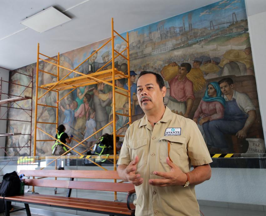 Avanzan trabajos de restauración en murales de José Atanasio Monroy en CUCEI