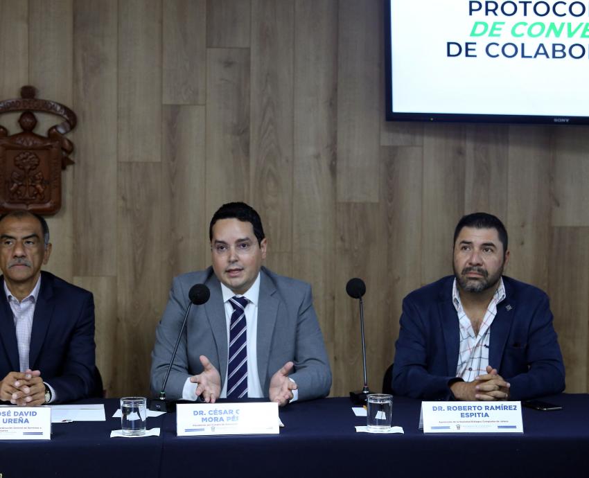 Firma UdeG acuerdos de colaboración con colegios de administradores y biólogos