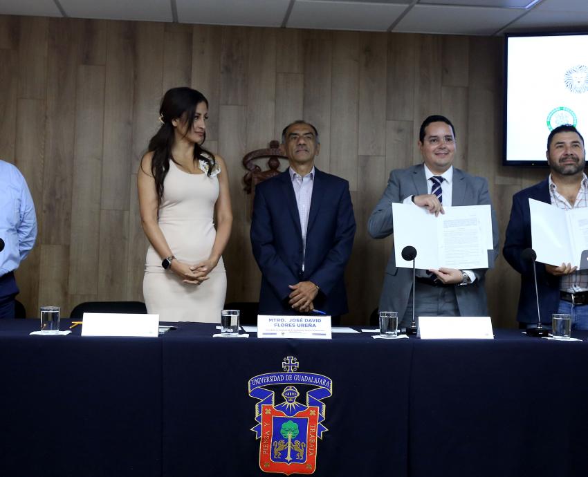 Firma UdeG acuerdos de colaboración con colegios de administradores y biólogos