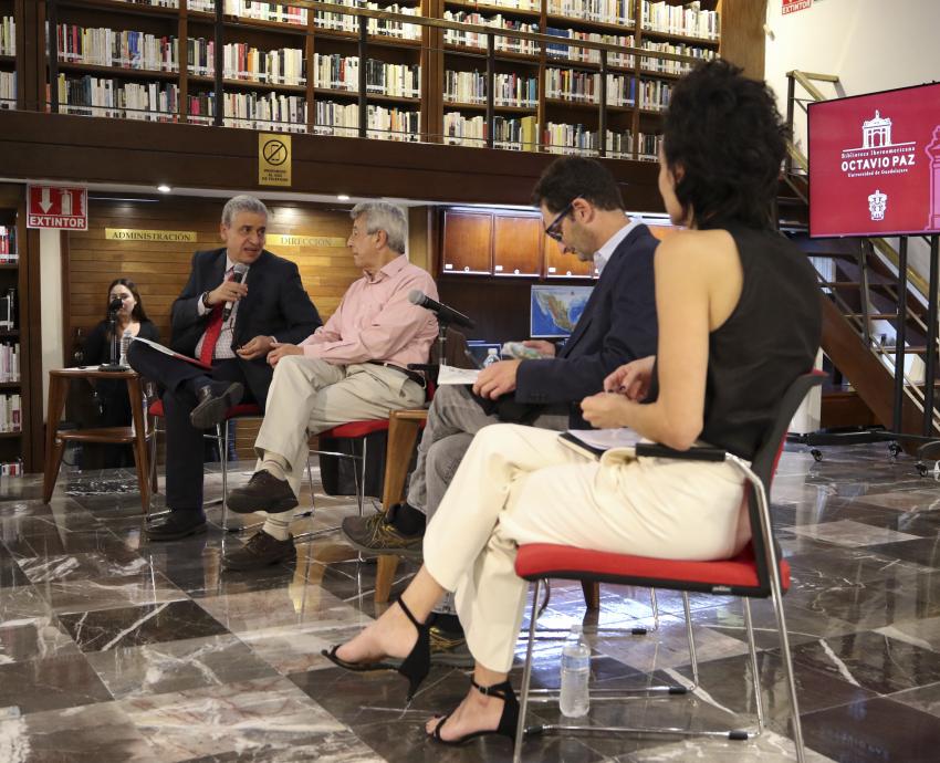 Debaten las similitudes entre fascismo y populismo en el mundo