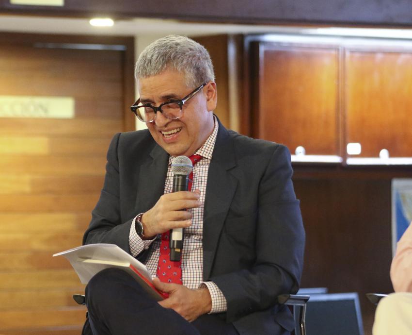 Debaten las similitudes entre fascismo y populismo en el mundo