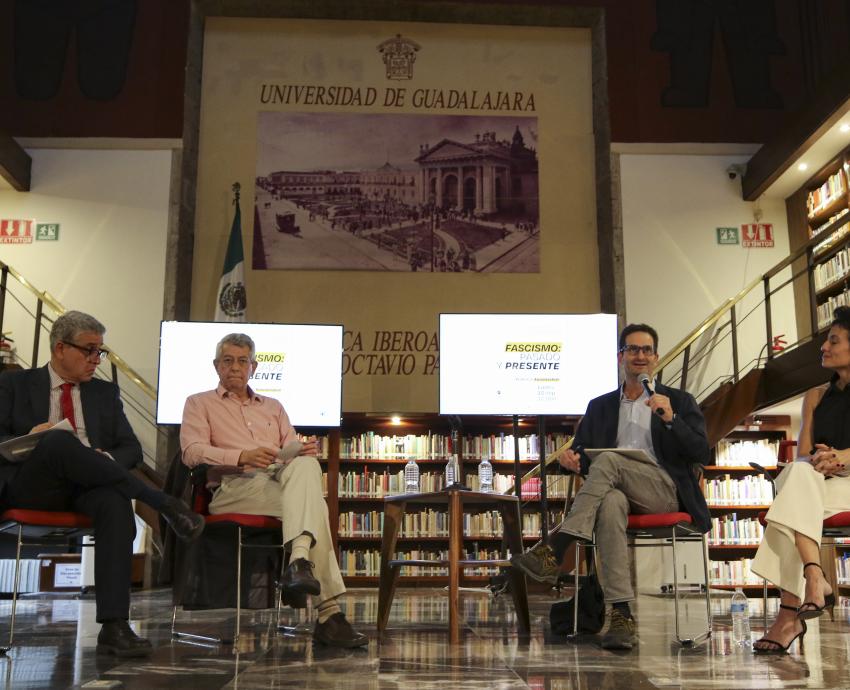 Debaten las similitudes entre fascismo y populismo en el mundo