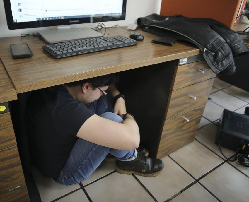 UdeG evacúa a 190 mil personas de sus instalaciones en todo Jalisco