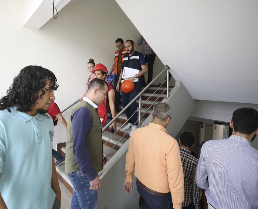 UdeG evacúa a 190 mil personas de sus instalaciones en todo Jalisco