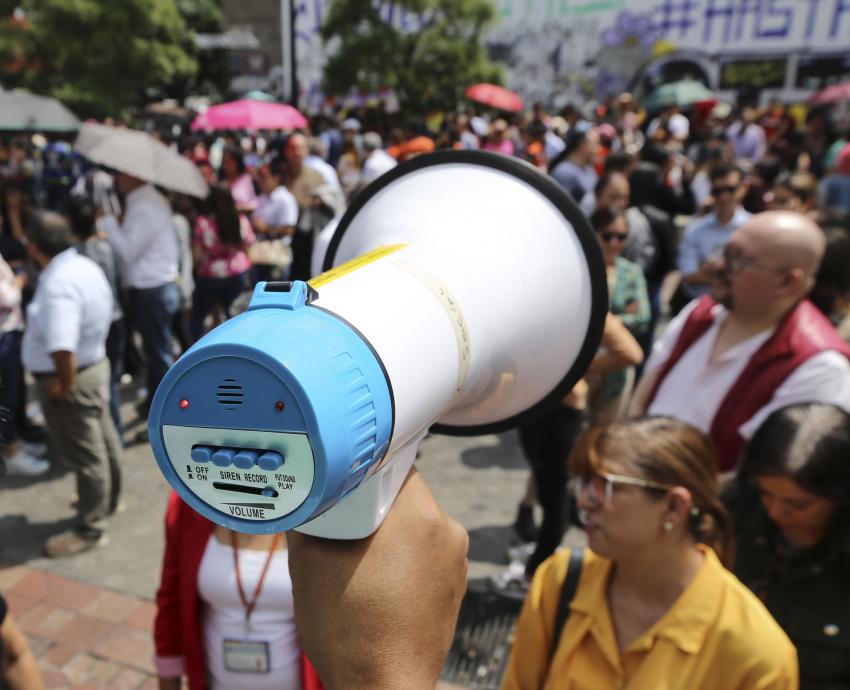UdeG evacúa a 190 mil personas de sus instalaciones en todo Jalisco