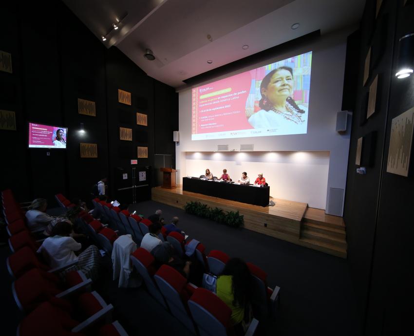 Mujeres líderes deciden, desde la diversidad y las desigualdades, optar por una democracia plural