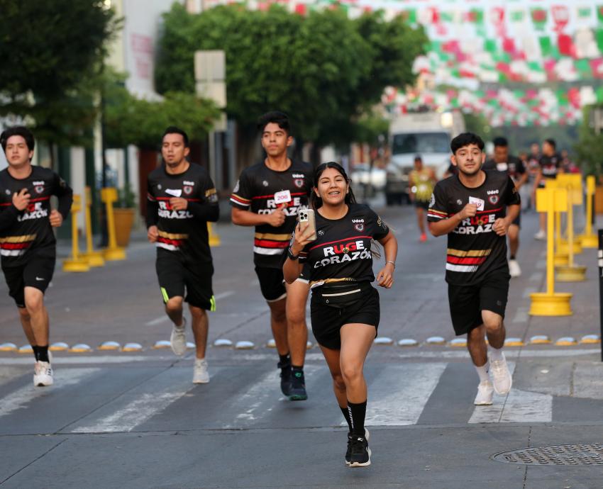 Corren en manada 400 participantes en la primera carrera 3K CUTlaquepaque