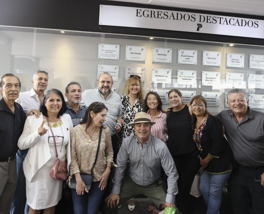 Presentan “Leones de corazón”, libro con historias de egresados destacados de la Preparatoria 7