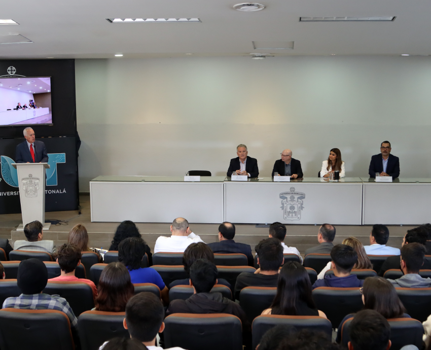 Talento humano es determinante para impulsar industria aeroespacial en México