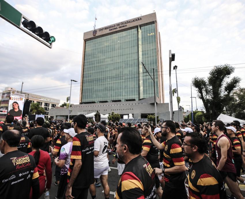 Disfrutan 10 mil corredores la séptima Carrera Leones Negros