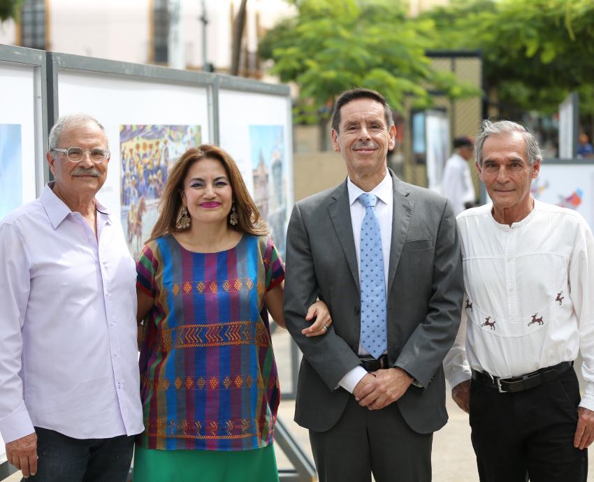 Inauguran placas de escritores y la exposición “Acuarela de luz, esto es Jalisco” en Paseo Alcalde