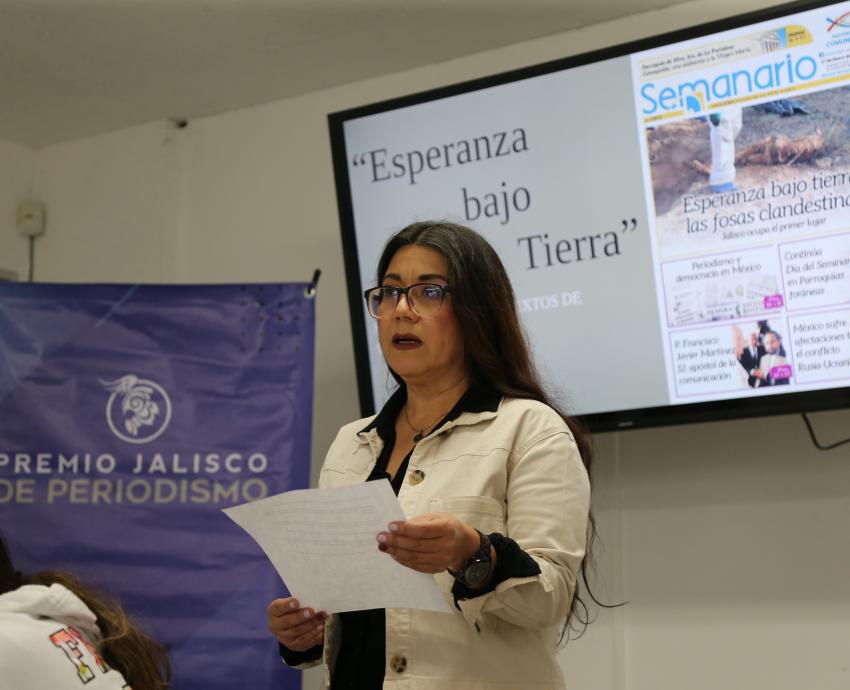 Expone Alejandra Lozano, Mención honorífica del PJP, su trabajo “Esperanza bajo tierra. Las fosas clandestinas"