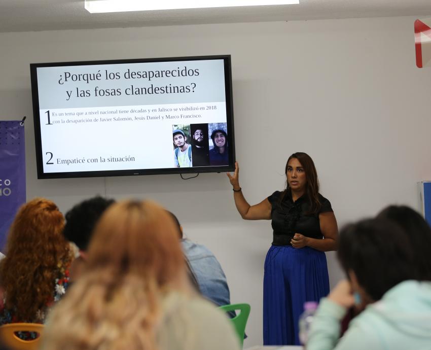 Expone Alejandra Lozano, Mención honorífica del PJP, su trabajo “Esperanza bajo tierra. Las fosas clandestinas"