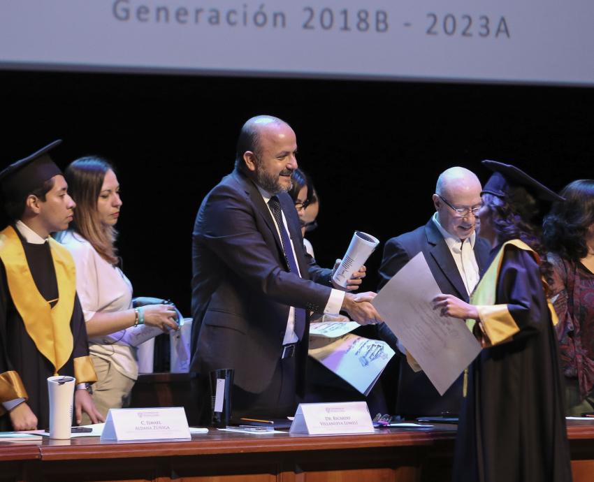 Rector General apadrina a generación de Abogados 2018 B-2023 A del CUTonalá