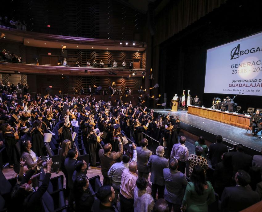 Rector General apadrina a generación de Abogados 2018 B-2023 A del CUTonalá