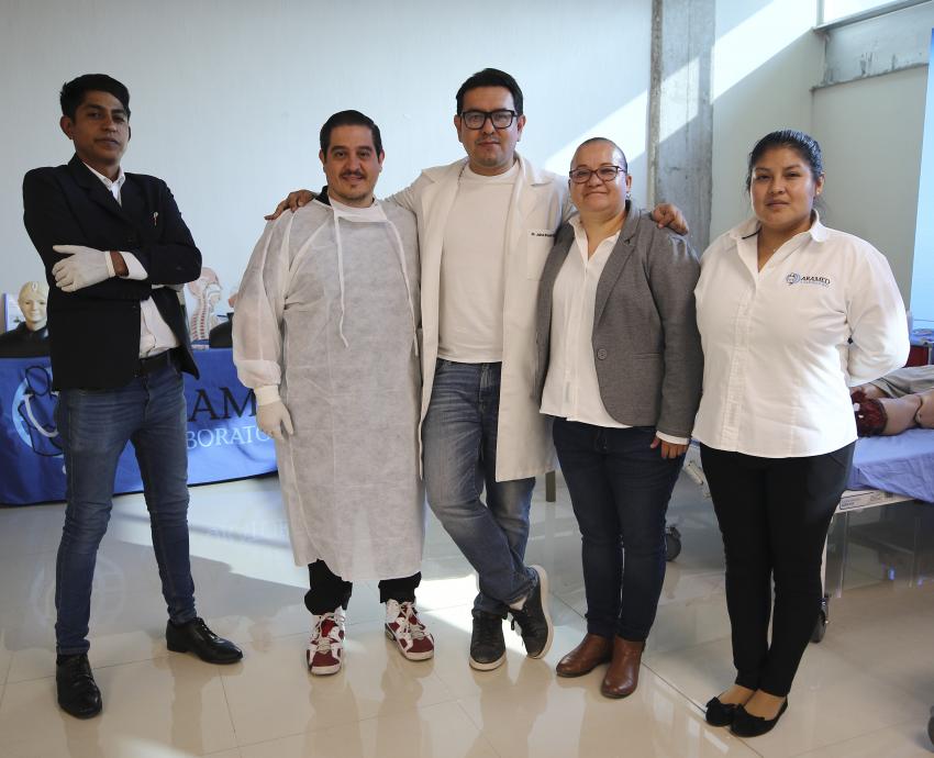 Estudiantes de Medicina del CUTlajomulco aprenden con simuladores de parto y cirugía