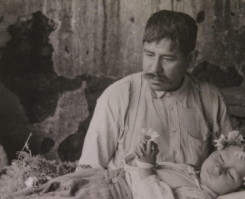 Egresado del CUAAD exhibe fotografías de “angelitos” de Los Altos de Jalisco 