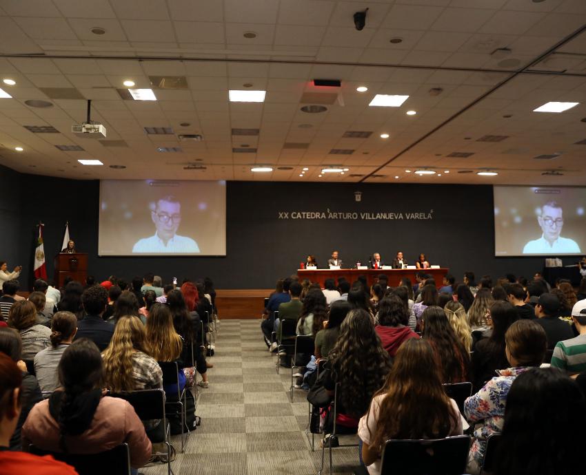 Celebra Cátedra Arturo Villanueva Varela una década