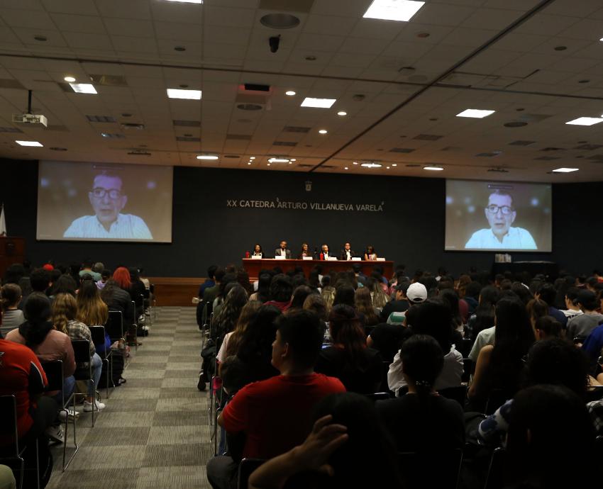Celebra Cátedra Arturo Villanueva Varela una década