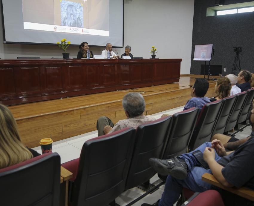 Presentan en CUCSH libro del artista Rafael Saenz Félix