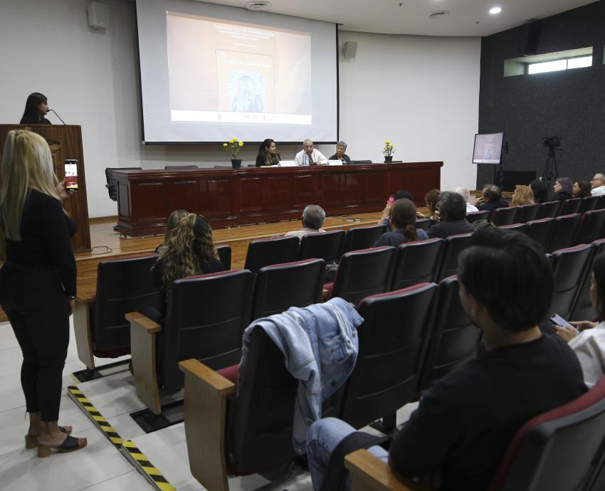 Presentan en CUCSH libro del artista Rafael Saenz Félix