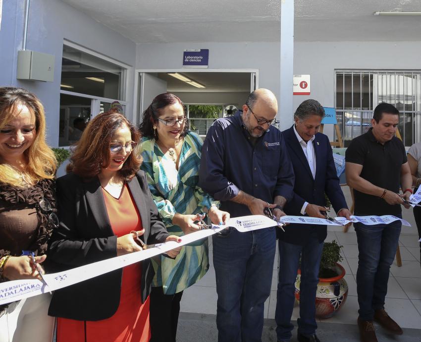 Rector General entrega laboratorio de ciencias en Módulo La Experiencia de la Preparatoria 14