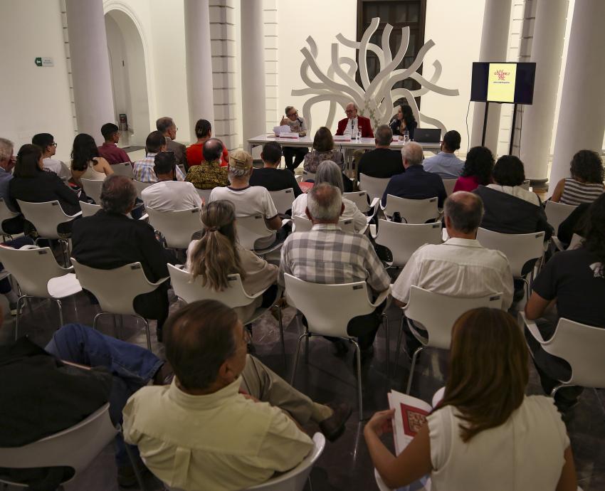 Reúne MUSA en catálogo “Los colores del Sol”, de Paco de la Peña