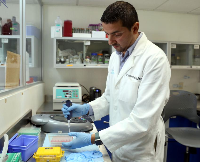 Reconocen al doctor José Angel Regla con Premio Jalisco 2023 en el ámbito Científico