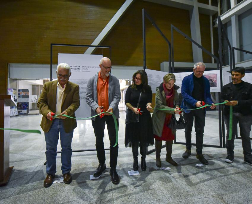 Exponen en BPEJ fotografías y poemas acerca del antropoceno en calles de Guadalajara 