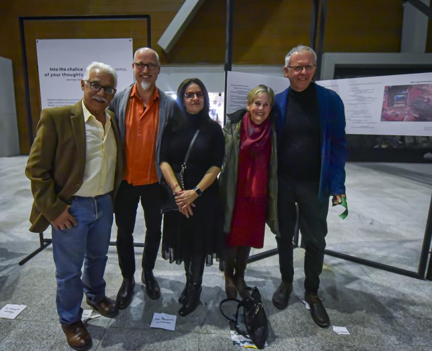 Exponen en BPEJ fotografías y poemas acerca del antropoceno en calles de Guadalajara 
