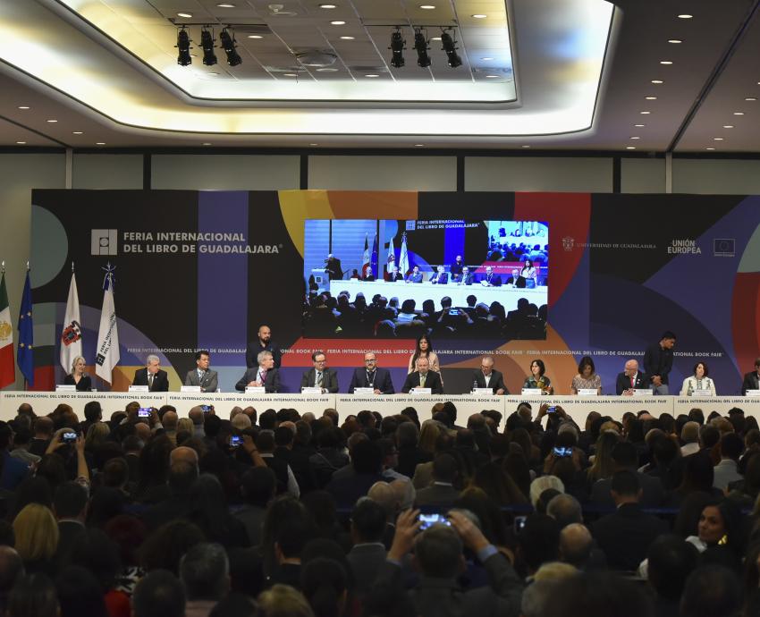 Inicia la FIL 2023 con la presencia simbólica de su fundador Raúl Padilla López