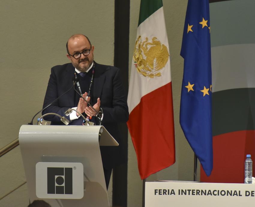 Inicia la FIL 2023 con la presencia simbólica de su fundador Raúl Padilla López
