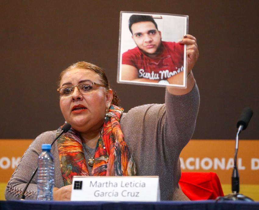 Colectivos de personas desaparecidas, académicos y periodistas participan en FIL Pensamiento