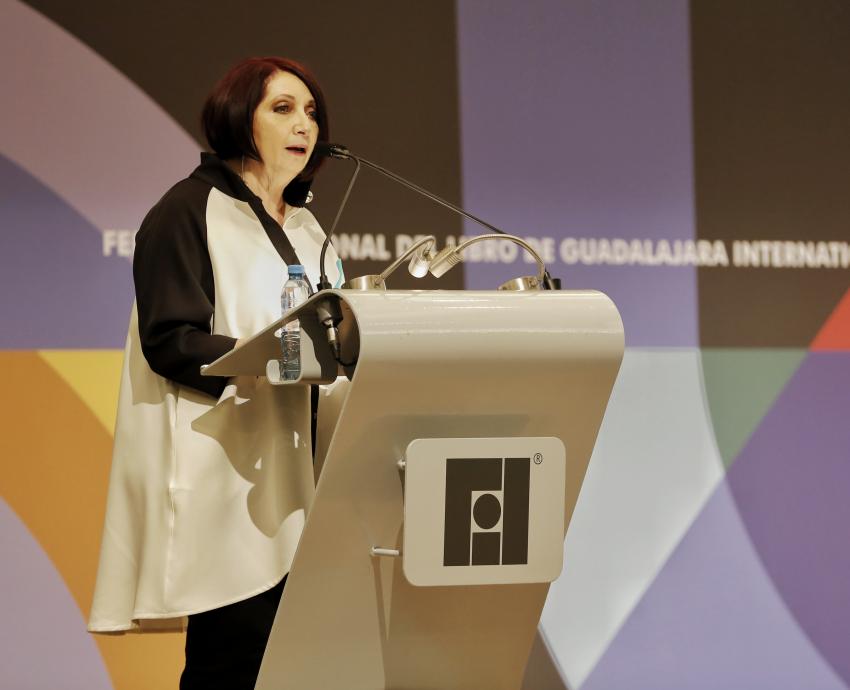 La escritora italiana Dacia Maraini recibe la medalla Carlos Fuentes