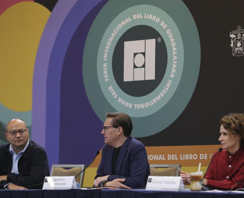 Pactos económicos y políticos sumen al país en el estancamiento económico
