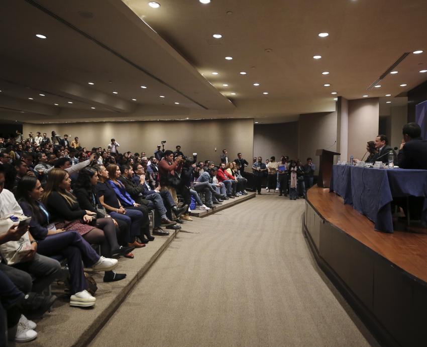 Debaten sobre las candidaturas rumbo al 2024 en FIL Guadalajara
